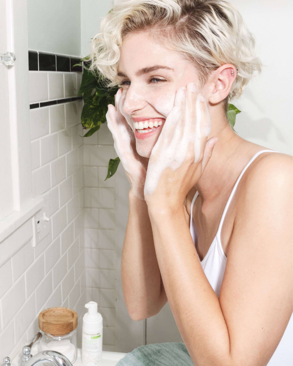 Nettoyant clarifiant détoxifiant pour le visage