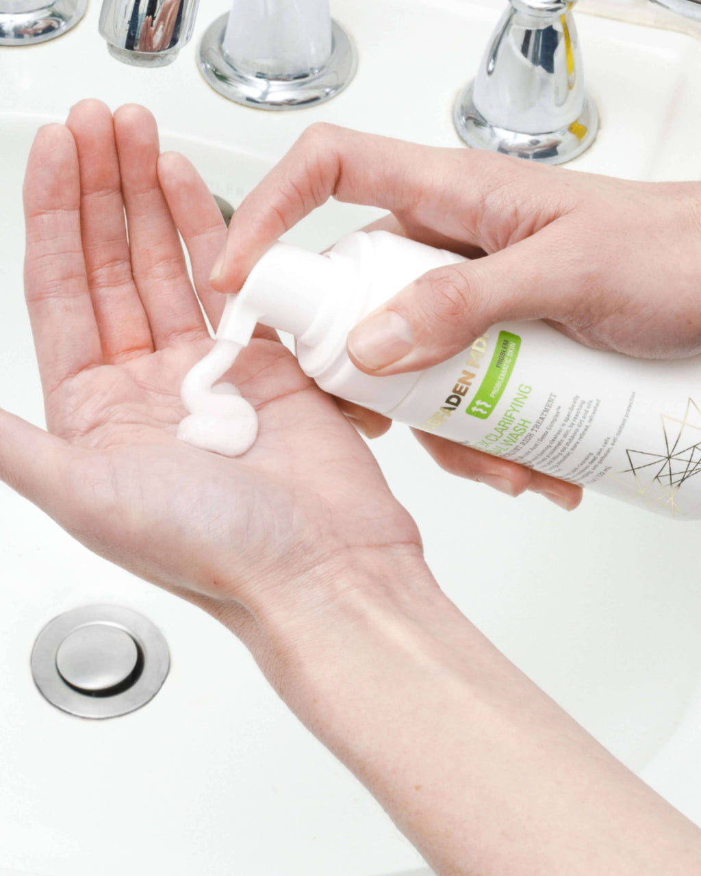 Nettoyant clarifiant détoxifiant pour le visage