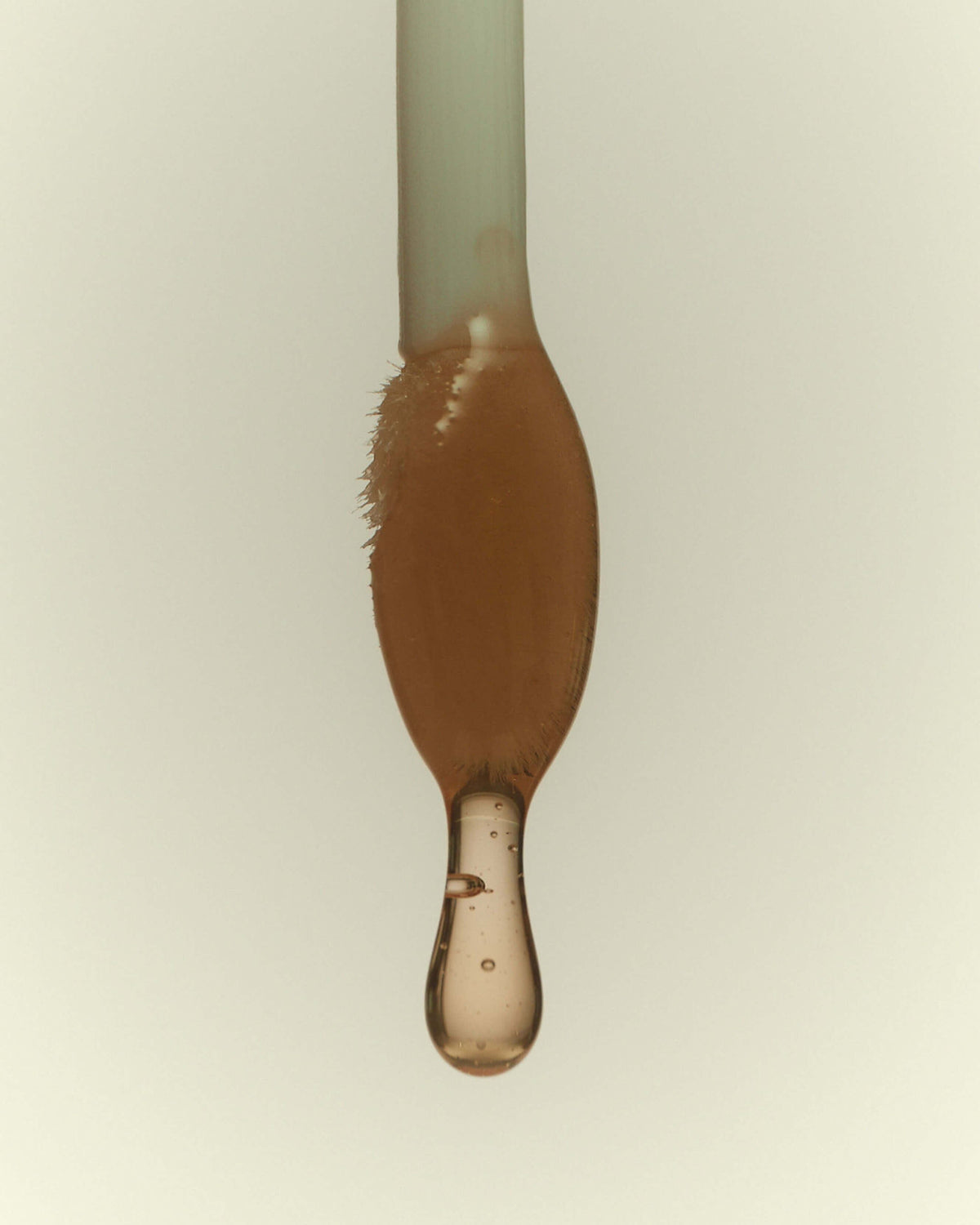 Huile brillante hydratante pour les lèvres Lipid Lip