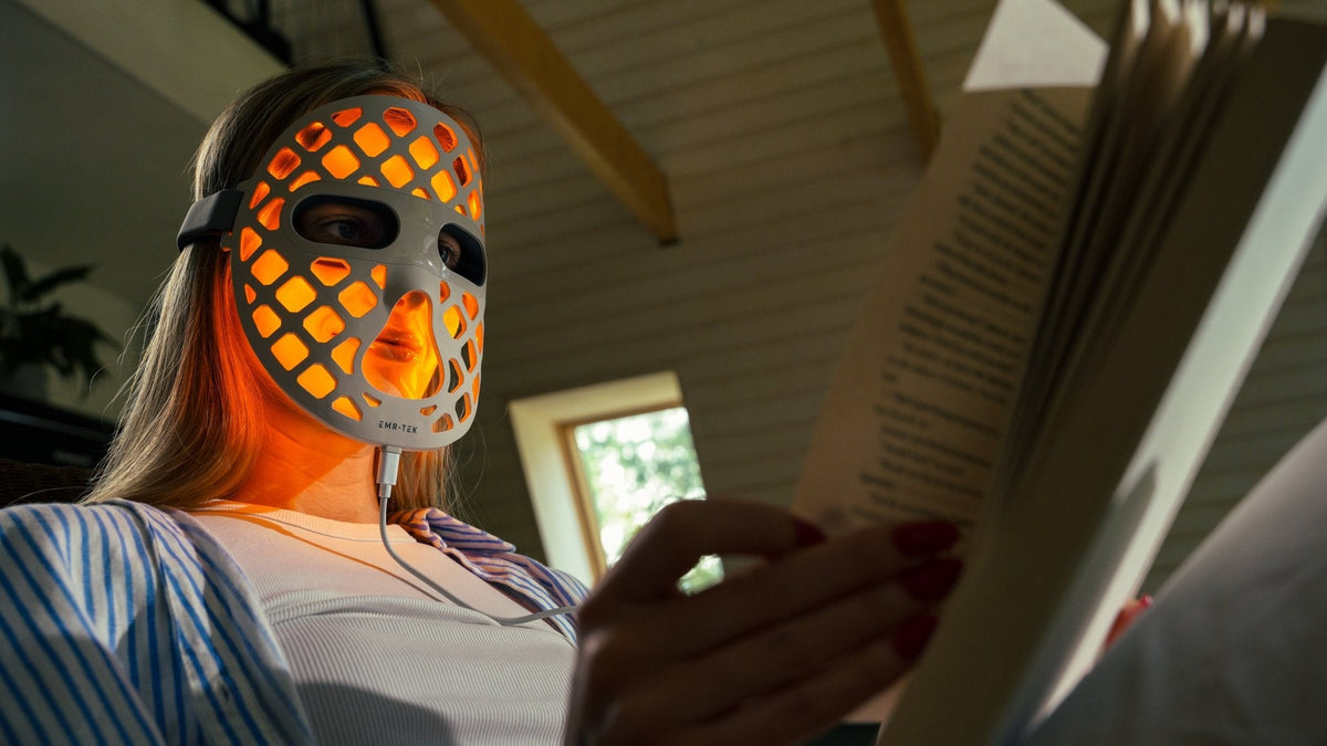 ETERNO LED Face Mask — 4 Wavelengths, Zero Contact